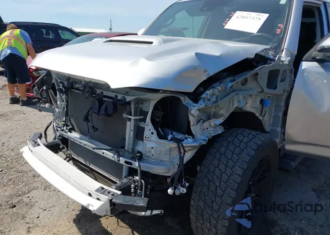 2021 Toyota 4Runner Trd Off Road Premium z USA, uszkodzony, nr VIN JTERU5JRXM5964177